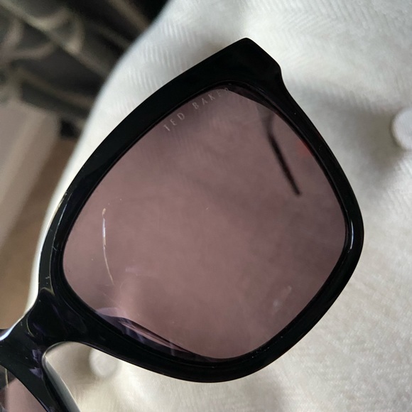 Ted Baker black framed sunglasses - Picture 5 of 9